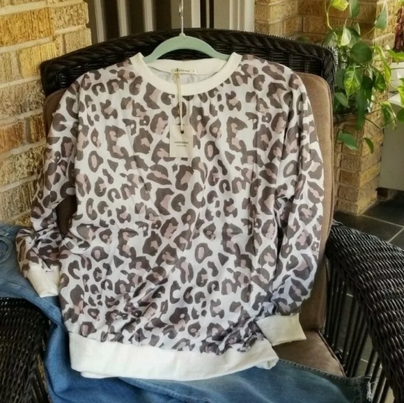 ATW Leopard Pullover Top - Picture 2 of 4